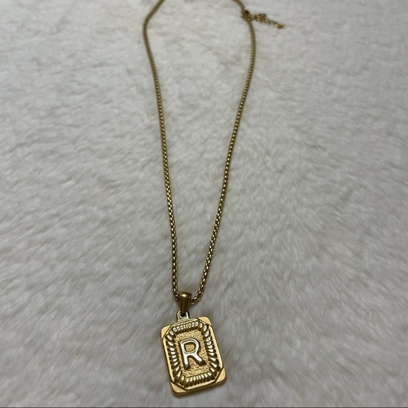L, R Initial Necklace_Square Shape - Picture 4 of 7